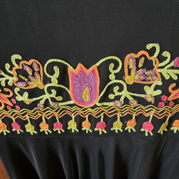 Vintage‎ Collection Black Skirt with Colorful Embroidery - Picture 7 of 13